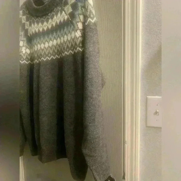 Men’s Relaxed Fit Jacquard Knit Pullover Sweater in gray white & greens LARGE - Picture 4 of 8